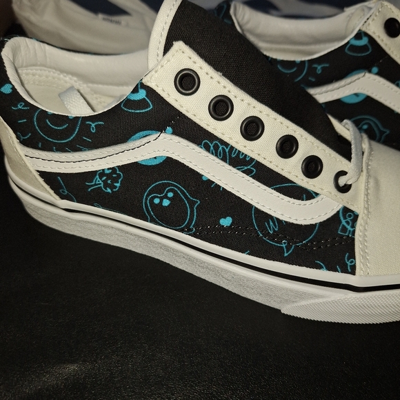 Size 5.5 - VANS Old Skool Low Custom Made Characters - Picture 5 of 13